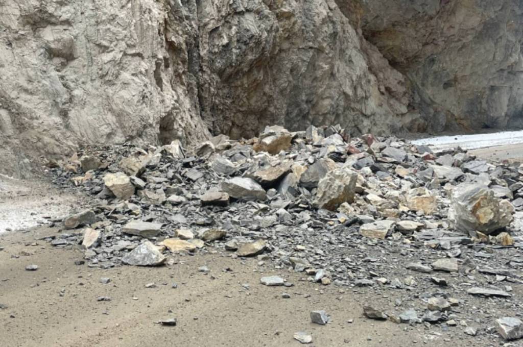 A rockslide closed BC Highway 93S and the Radium Hot Springs pools on Feb. 18. (Parks Canada/Submitted).